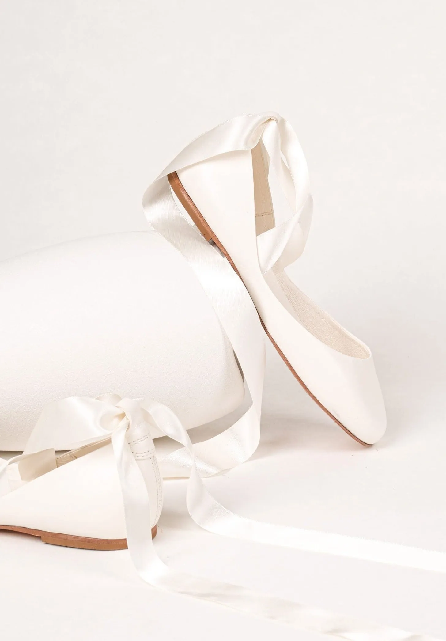 SIENNA BALLET FLATS – LIGHT IVORY